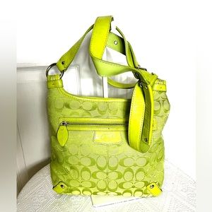COACH💥RARE~LIMITED EDITION~SOLD OUT 💥Green Signature Crossbody Bag